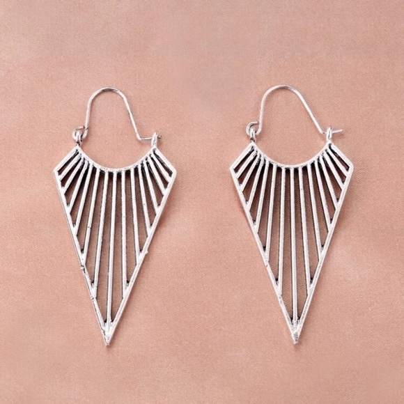 **New Items In! NEW Triangle Hoop Earrings - Picture 2 of 9